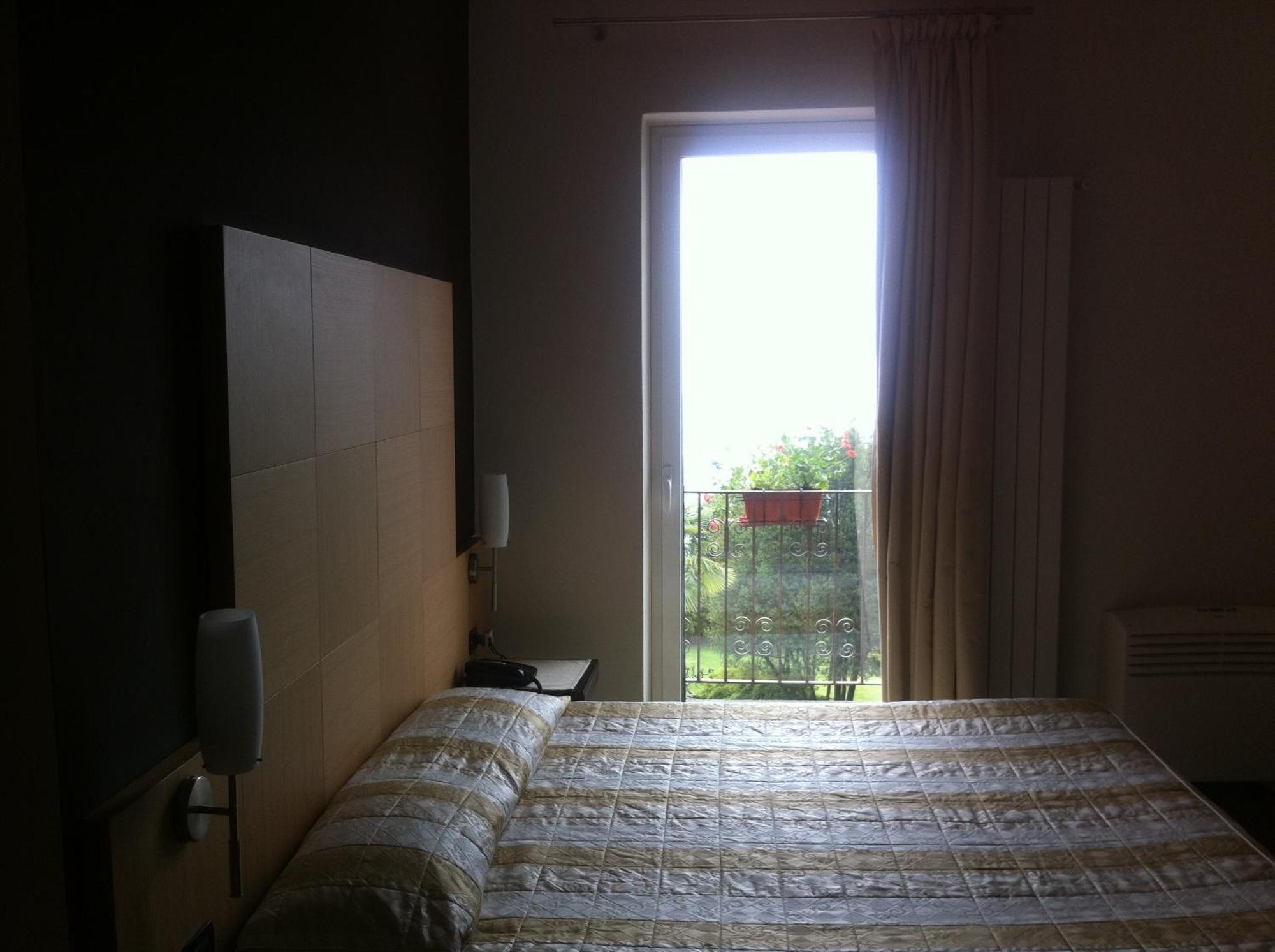 Hotel Lido Ranco Luaran gambar