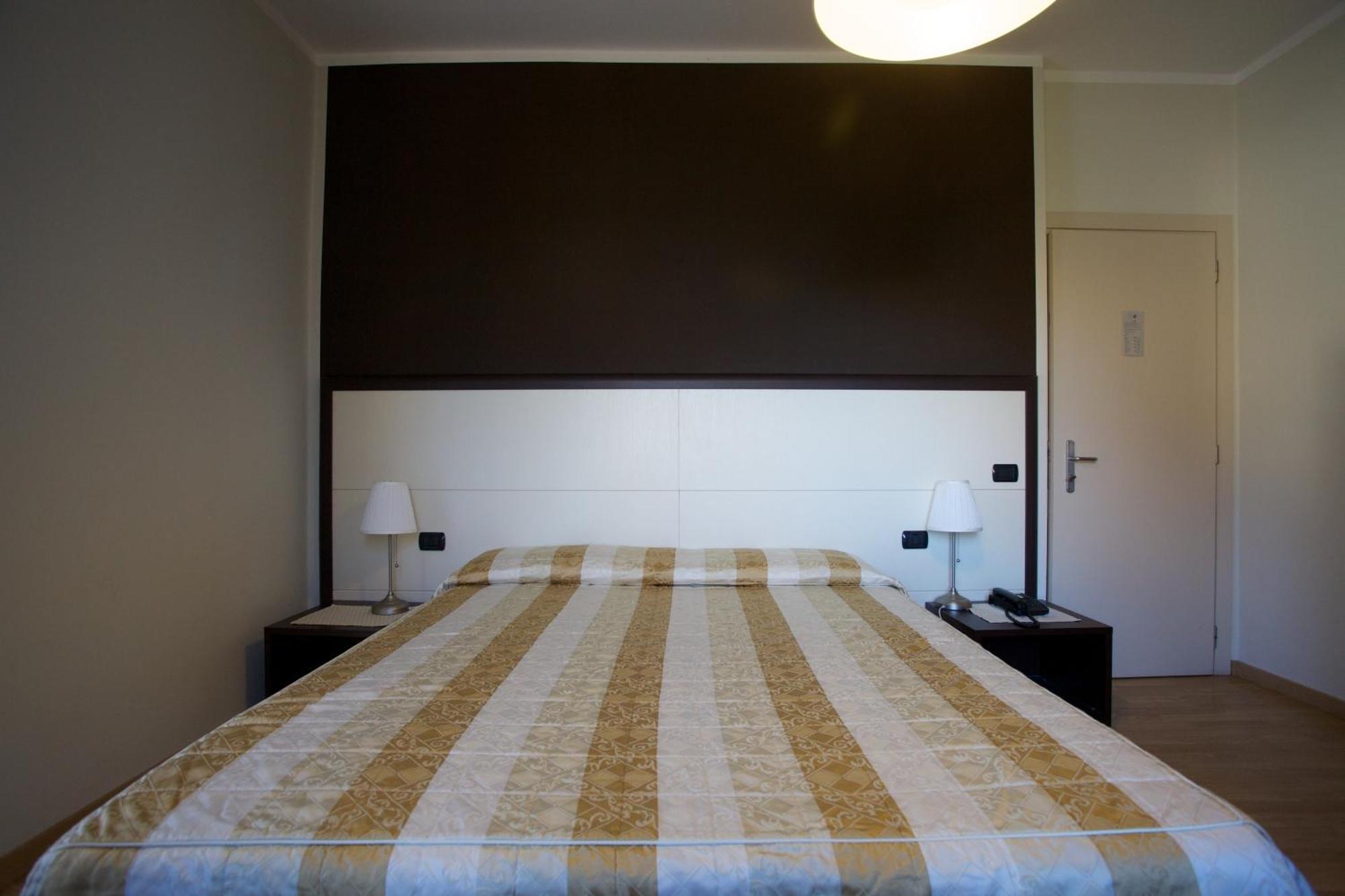Hotel Lido Ranco Bilik gambar