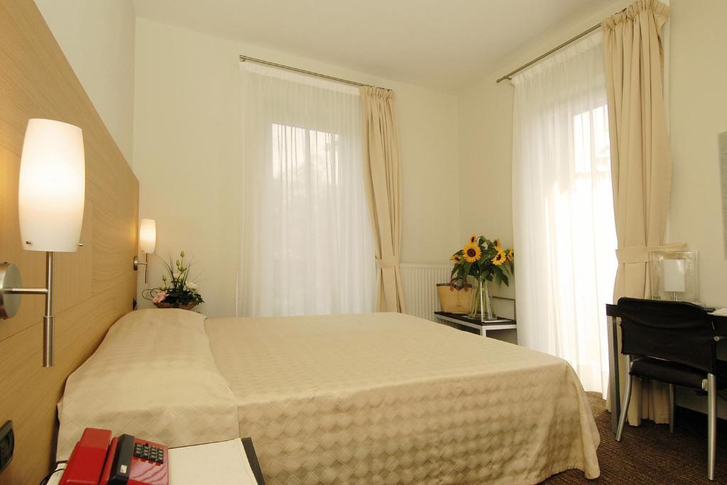 Hotel Lido Ranco Luaran gambar